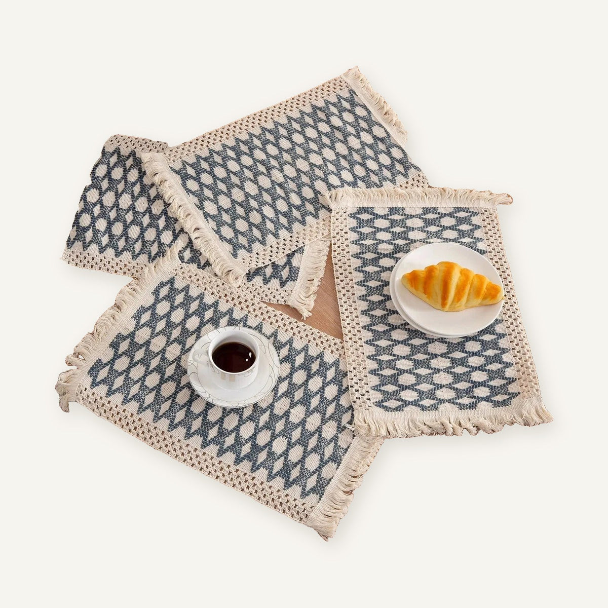 Set de table en tissu pour noel | Motifs bleus sur fond beige