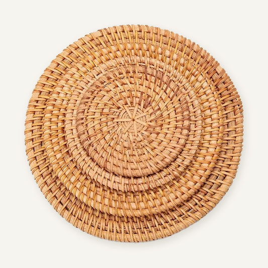 Set de table rond en osier sur fond beige