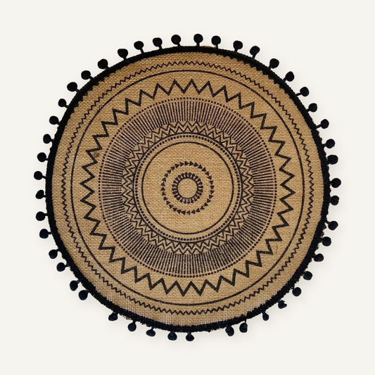 Grand set de table rond sur fond beige