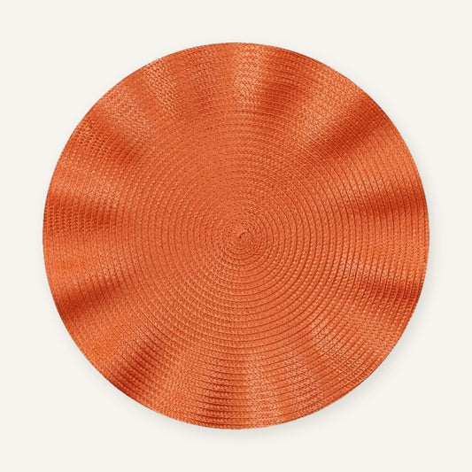 Set de table rigide rond sur fond beige