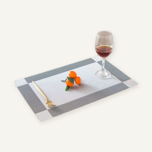 Set de table gris plastique | Dîner moderne sur fond beige