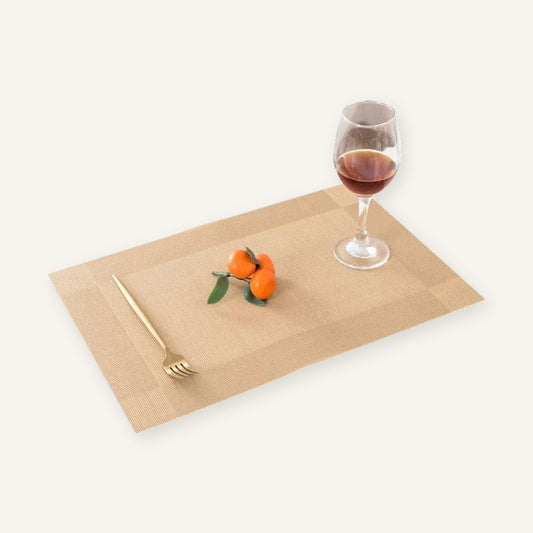 Set de table doré | Dîner intemporel sur fond beige