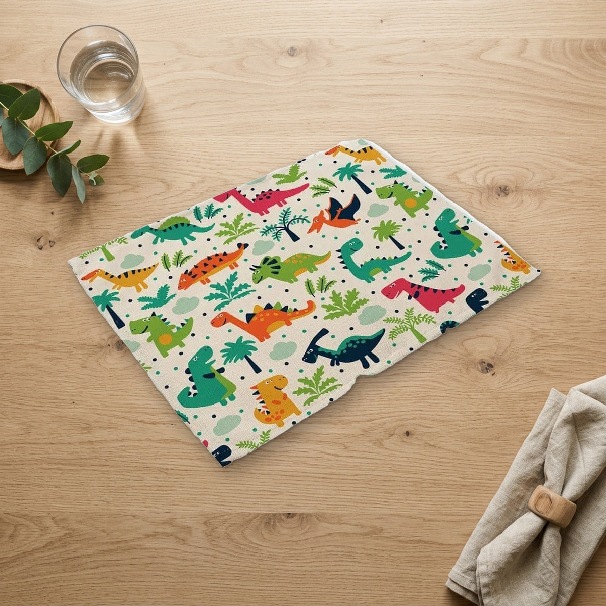 Grand set de table enfant sur une table en bois