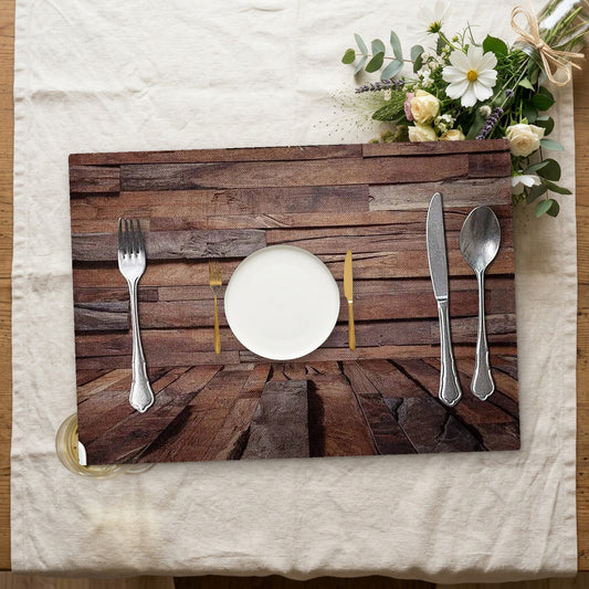 Set de table bois rectangulaire avec assiette sur une nappe en lin
