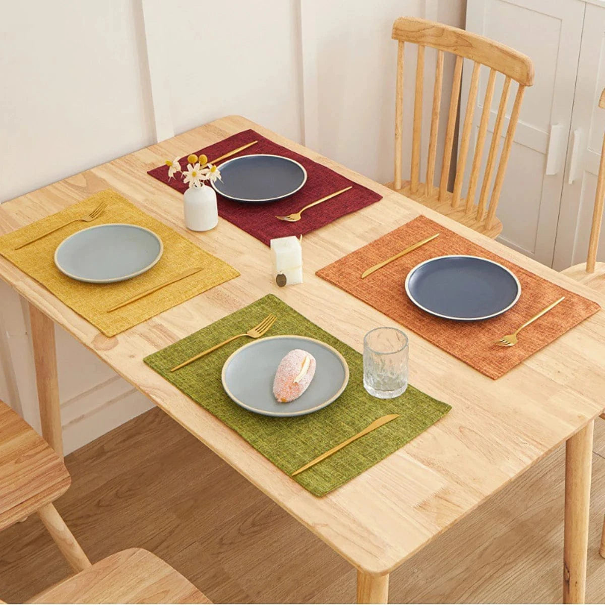 Sets de table en lin uni dans des tons naturels